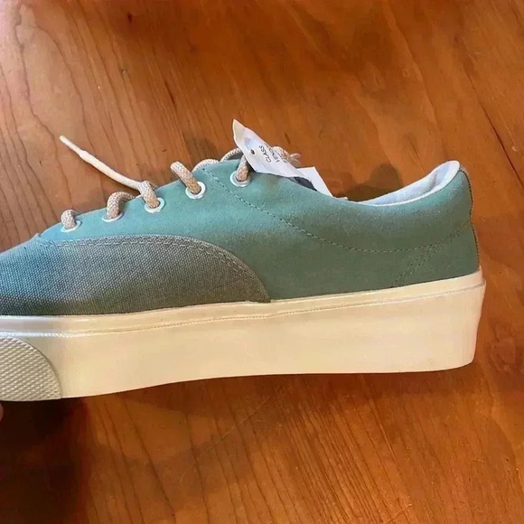 Converse sneakers size 10, light green NWT - Picture 4 of 8